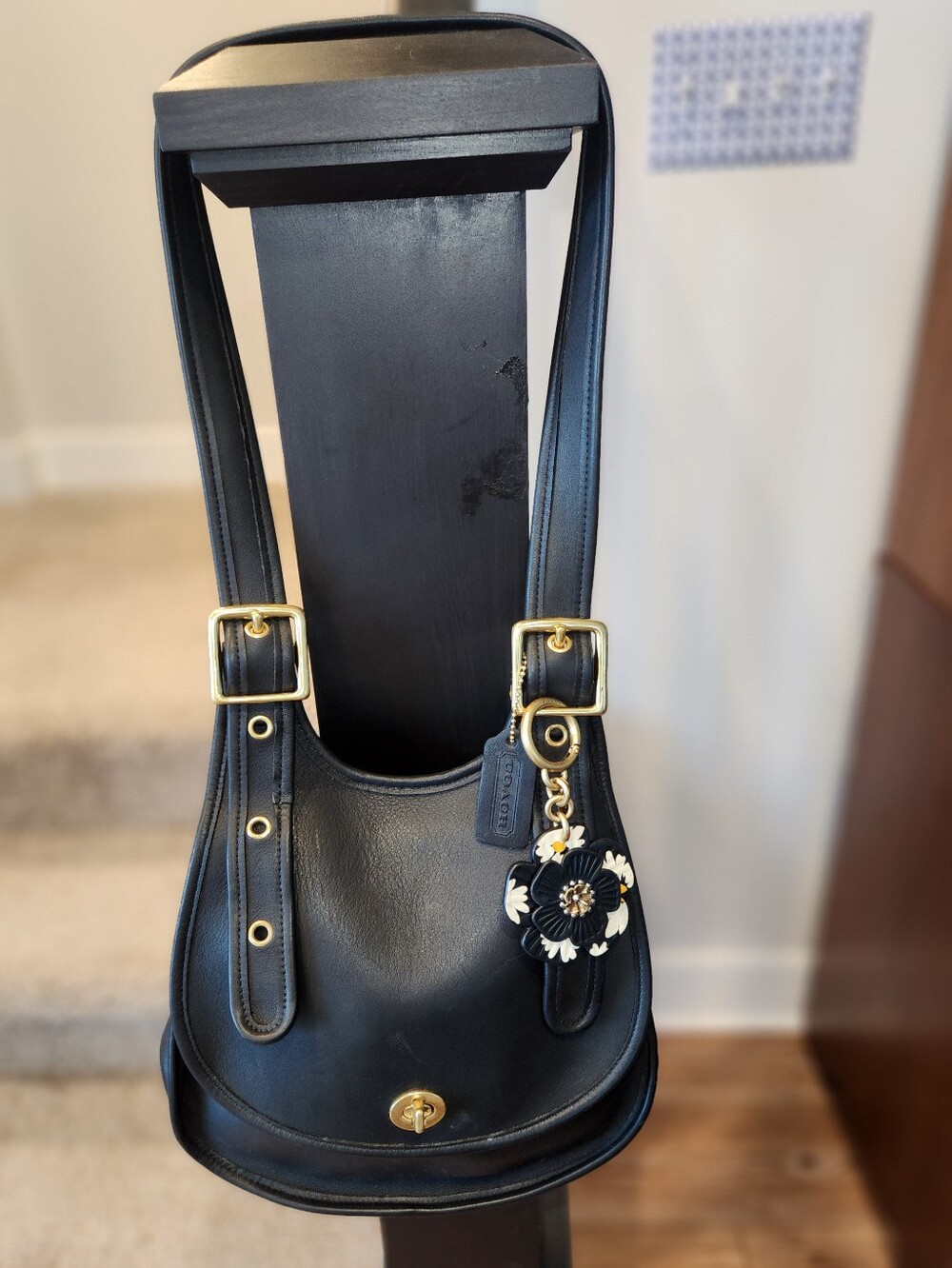 Vintage Coach Berkeley 9988 Blk Leather Saddle Bag Brass Hardware Crossbody 90s - Picture 2 of 7